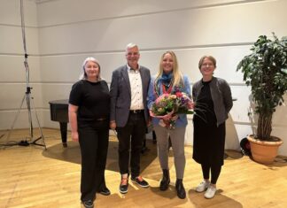 Janina Schmidt zur neuen Stadtkämmerin von Langenhagen ernannt Foto im Anschluss an die Wahl im Rat der Stadt Langenhagen am 23.09.2024. - v.l.n.r. Isabella Gifhorn, Mirko Heuer, Janina Schmidt,