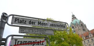 Rathaus und Museum August Kestner bekommen neue Adresse. Aus "Trammplatz" wird "Platz der Menschenrechte".