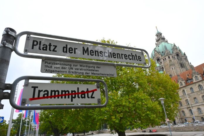 Rathaus und Museum August Kestner bekommen neue Adresse. Aus "Trammplatz" wird "Platz der Menschenrechte".