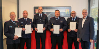 Ernennung/Verabschiedung Ortsbrandmeister (vo.li.): Edgar Schmidt-Nordmeier, Jens Koch, Markus Bock, Pascal Stich, Martin-Andreas Kloss, Mirko Heuer