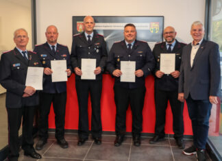 Führungswechsel bei den Ortsfeuerwehren Schulenburg und Krähenwinkel: Dank und neue Ernennungen Ernennung/Verabschiedung Ortsbrandmeister (vo.li.): Edgar Schmidt-Nordmeier, Jens Koch, Markus Bock, Pascal Stich, Martin-Andreas Kloss, Mirko Heuer