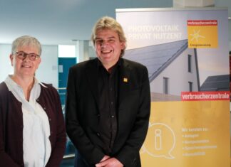 Kostenfreie Energieberatung in Langenhagen Christine Pfülb (Klimaschutzmanagerin Stadt Langenhagen) und Christoph Nöltge (Diplomingenieur und unabhängiger Energieexperte von der Verbraucherzentrale)