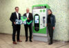 Abschluss des Roll-Outs der neuen Fahrkartenautomaten. Pressefototermin am 01. Oktober 2024 Station „Kröpcke“ auf dem Bahnsteig der Linien 1, 2 und 8 in Fahrtrichtung „Langenhagen“, „Alte Heide“ und „Hauptbahnhof“ Elke Maria van Zadel, Vorstandsvorsitzende der ÜSTRA, Ulf-Birger Franz, Verkehrsdezernent der Region Hannover und Aufsichtsratsvorsitzender der ÜSTRA, sowie Andreas Wehrmann Geschäftsführer der ICA Traffic GmbH.