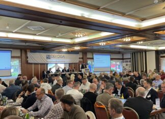 7% Mehrwertsteuer, Arbeitskräftemangel und Entbürokratisierung – zentrale Themen beim DEHOGA-Landesverbandstag in Verden Rund 230 Delegierte tauschen sich beim DEHOGA-Landesverbandstag in Verden über aktuelle Branchenthemen in Hotellerie und Gastronomie aus.