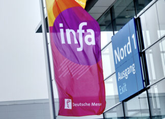70 Jahre infa: Deutschlands größte Erlebnis- und Einkaufsmesse feiert Jubiläum mit vollem Programm Fahne - infa 2023