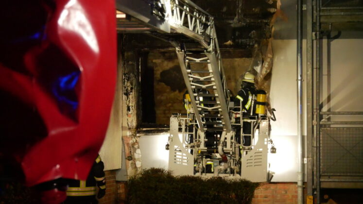 Celle: Zimmerbrand in voller Ausdehnung