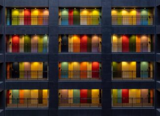 Lichterzauber Wiesenau: Ein strahlendes Gemeinschaftsprojekt für die Adventszeit Bunte Beleuchtung