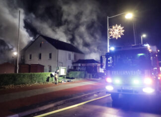 Wohnungsbrand in Langenhagen: Vier Feuerwehren im Großeinsatz Feuerwehreinsatz
