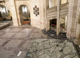 Hannover: Rathaushalle wird kommende Woche wieder freigegeben Seit Mitte Juni war die Rathaushalle vorsorglich gesperrt, weil kleine Steinchen von der Decke fielen.