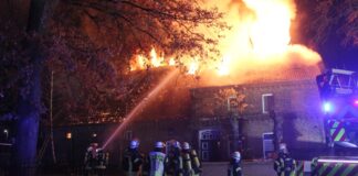 Dachstuhlbrand in Schloß Ricklingen: Gebäude vollständig ausgebrannt