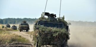 EU Battlegroup Marsch mit Fahrzeugen