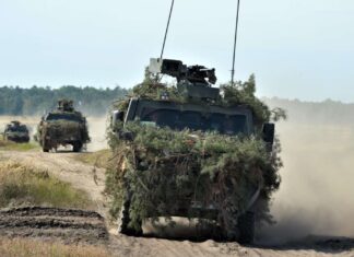 MILEX 24: Europäische Militärübung in Deutschland EU Battlegroup Marsch mit Fahrzeugen