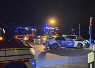 Verkehrsunfall auf der L190: Feuerwehr und Rettungsdienste im Einsatz Verkehrsunfall auf der L190