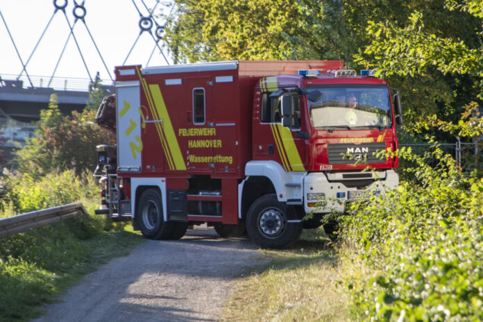 Symbolbild: Wasserrettung / Fahrzeug der Feuerwehr Hannover