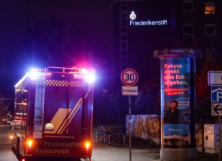 Kellerbrand im Friederikenstift in Hannover schnell unter Kontrolle Feuerwehreinsatz - Hannover - Friederikenstift