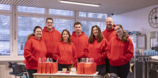 (vo.li.): Jasminka Ramtschi, Christopher Kluck, Katharina McCallin, Stanislav Sterkel, Semra Dogan, Markus Lehnemann und Zoe Sorbisz von der Sparkasse Hannover, die sich neben der Arbeit auf unterschiedliche Art und Weise für die Obdachlosenhilfe engagieren.