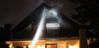 Feuer im Dachbereich eines Wohnhauses