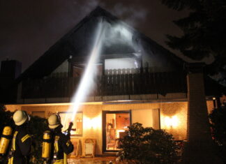 Brände in Altgarbsen und Berenbostel: Feuerwehr verhindert größere Schäden Feuer im Dachbereich eines Wohnhauses