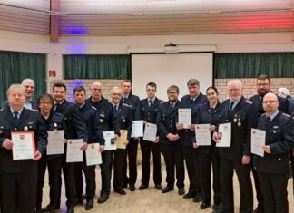 Erfolgreiches Jahr und neue Herausforderungen: Ortsfeuerwehr Godshorn zieht Bilanz Ehrungen und Beförderungen, die verdienten Kameradinnen und Kameraden zuteil wurden.