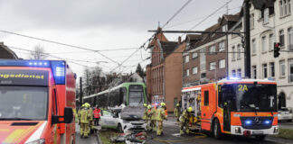 Verkehrsunfall PKW gegen Stadtbahn