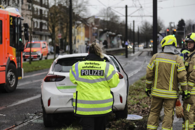 Verkehrsunfall PKW gegen Stadtbahn