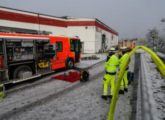 Schnelle Hilfe in Hannover: 79-Jähriger bei Lagerhallenbrand gerettet Lagerhallenbrand - Vinnhorst