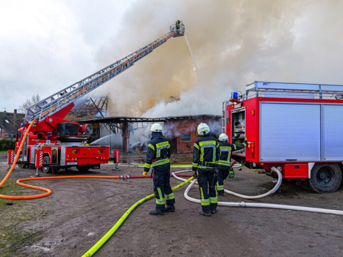 Scheune in Thönse in Vollbrand