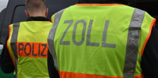 Gemeinsame Kontrolle von Reisebussen durch Zoll Hannover, Landes- und Bundespolizei