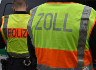 Gemeinsame Großkontrolle am ZOB Hannover: Zoll, Landes- und Bundespolizei decken Verstöße auf Gemeinsame Kontrolle von Reisebussen durch Zoll Hannover, Landes- und Bundespolizei