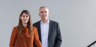 Katharina Emde-Lachmund vom Fachbereich Verkehr der Region Hannover und Stefan Tiedgen, Leiter des Marketing- und Vertriebsbereiches der regiobus