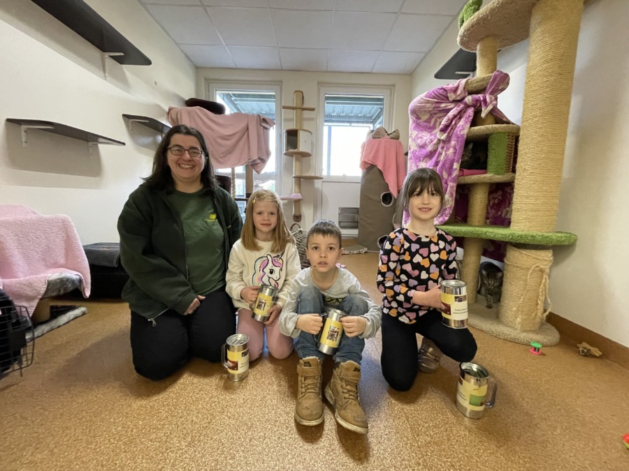 Kinderhaus Kaltenweide spendet an das Tierheim Krähenwinkel.