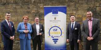 Zufrieden mit den sehr guten Ergebnissen des Projektes ISF LUMEN: v.l. Friedo de Vries (Präsident LKA Niedersachsen), Innenministerin Daniela Behrens, Michael Maßmann (Präsident der PD Osnabrück), Jochen Katzmann (Vizepräsident des LKA Baden Württemberg und Arne Hermann (Projektleiter ISF LUMEN).