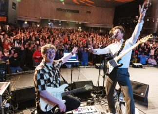 Premiere in Langenhagen: Ein Konzert zum Mitsingen – Das Original RUDELSINGEN kommt in den Theatersaal Team Bröker 2023 Live