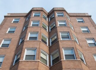 Präventive Wohnraumhilfe: Region Hannover und Stadt Langenhagen setzen weiter auf intensive Zusammenarbeit Mehrfamilienhaus