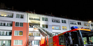 Kurz vor Mitternacht brach ein Wohnungsbrand in der Fuldaer Wende in Hannover-Leinhausen aus.