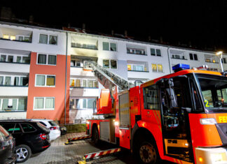 Wohnungsbrand in Hannover-Leinhausen: Fünf Verletzte nach nächtlichem Feuer Kurz vor Mitternacht brach ein Wohnungsbrand in der Fuldaer Wende in Hannover-Leinhausen aus.