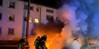 PKW in Vollbrand
