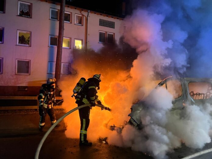 PKW in Vollbrand