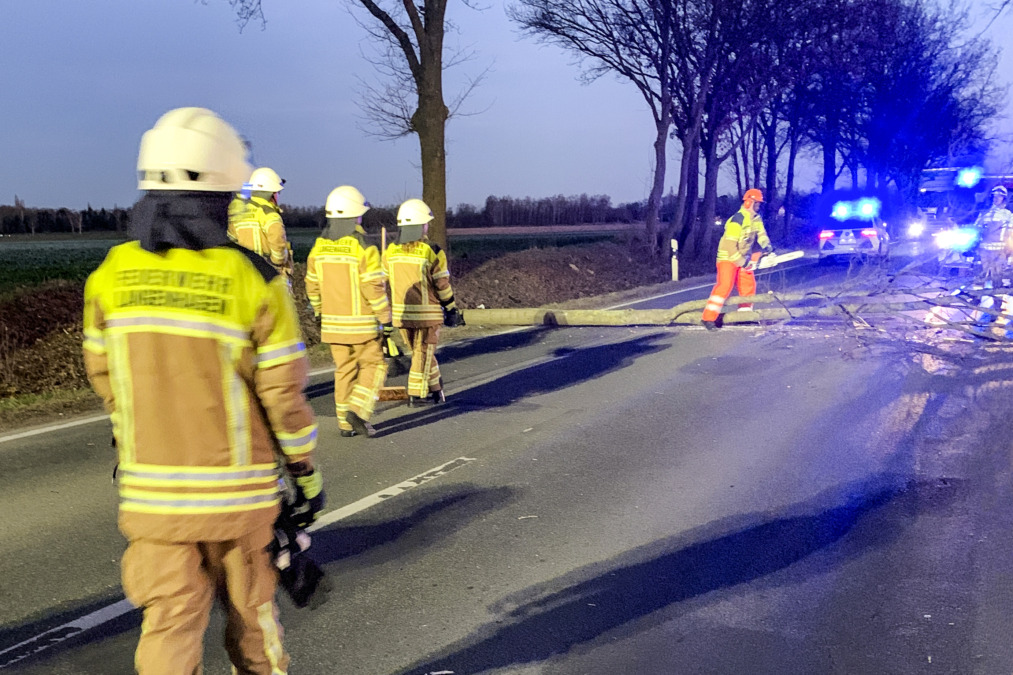 Ortsfeuerwehr Engelbostel schon früh im Einsatz.