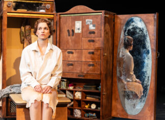 Chanson-Musical „Das kunstseidene Mädchen“ in Langenhagen theater für niedersachsen: „Das kunstseidene Mädchen“, im Bild: Katharina Wollmann (Doris)