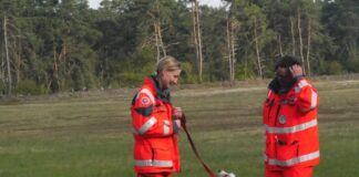 Rettungshundeteams stellen sich Prüfung in Hannover