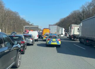Unfall auf der A2: Eine verletzte Person – Rettungsgasse erneut blockiert Kein Durchkommen, LKW blockiert die Rettungsgasse