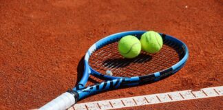Tennisschläger mit 2 Blleb