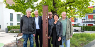 Feierliche Enthüllung der Stele für Christa Leske