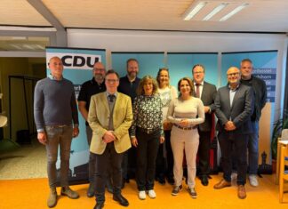 CDU Langenhagen wählt neuen Vorstand – Sebastian Kurbach übernimmt Vorsitz vlnr: Marc Dennis Münkel, Jan Hülsmann, Dr. Eckart Jakob, Hendrik-Christian Brandes, Ulrike Tiemeier-Merk, Simone Bahrs, Annelie Dobewall, Sebastian Kurbach, Dr. Bela Baján, Jörg Dietrich