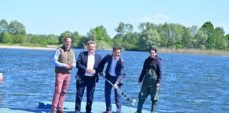 (vo.li.) Isernhagens Bürgermeister Tim Mithöfer, Niedersachsens Gesundheitsminister Dr. Andreas Philippi, Regionspräsident Steffen Krach, sowie Hygieneinspektorin Tereza Klocke vom Team Umweltmedizin der Region Hannover.