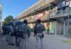 Einsatzkräfte der Bundespolizei während des Durchsuchungseinsatzes