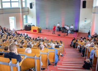 MHH feiert wissenschaftlichen Nachwuchs: 151 Doktortitel verliehen Promotionsfeier: Die Band Medicine for the Soul begeisterte das Publikum mit Jazz- und Popsongs.