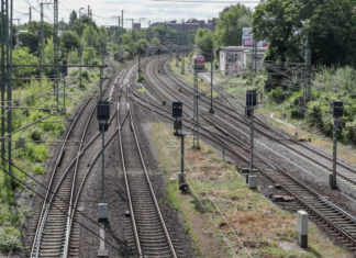 Deutsche Bahn präsentiert Vorzugsvariante für neue Strecke zwischen Hannover und Hamburg Schienen / Bahnverkehr / Bahnschienen / Bahn