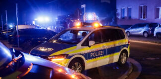 Polizei und Feuerwehrfahrzeuge